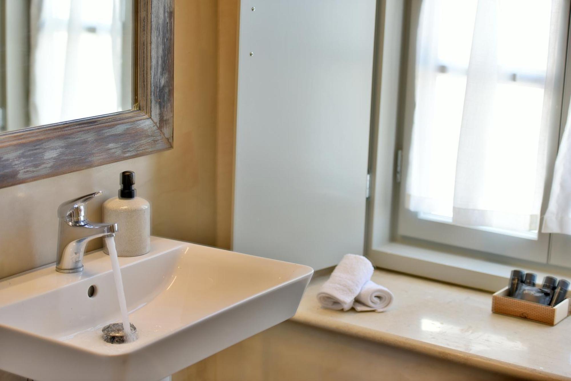 Onar Hydra Hotel Buitenkant foto